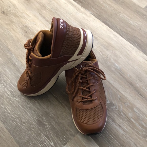 ZEBA Sneakers (If you have difficulty getting your shoes on/off these are ideal) - Picture 2 of 12